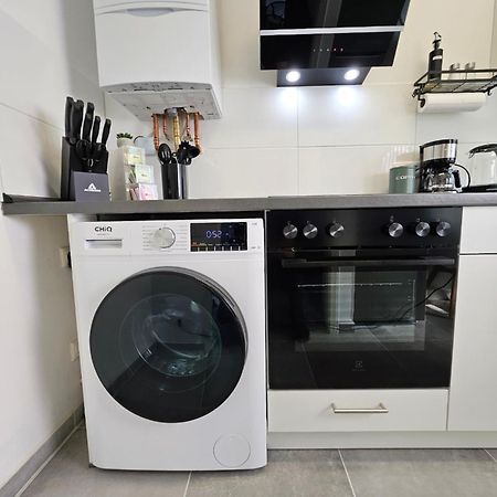 Modern Homes - Voll Ausgestatte Wohnung - Balkon - Hotelbetten - 4K Tv - Wlan メールス エクステリア 写真