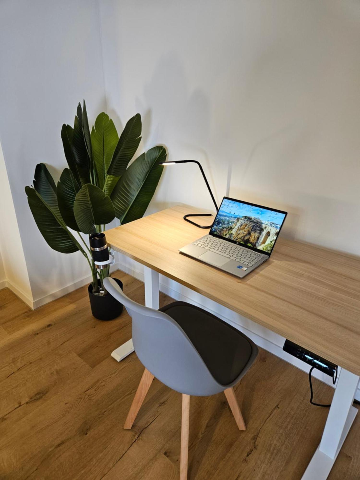Modern Homes - Voll Ausgestatte Wohnung - Balkon - Hotelbetten - 4K Tv - Wlan メールス エクステリア 写真