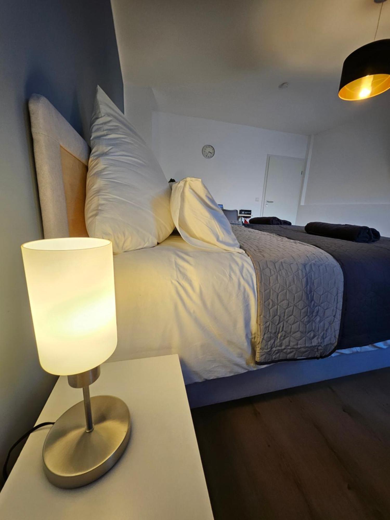Modern Homes - Voll Ausgestatte Wohnung - Balkon - Hotelbetten - 4K Tv - Wlan メールス エクステリア 写真