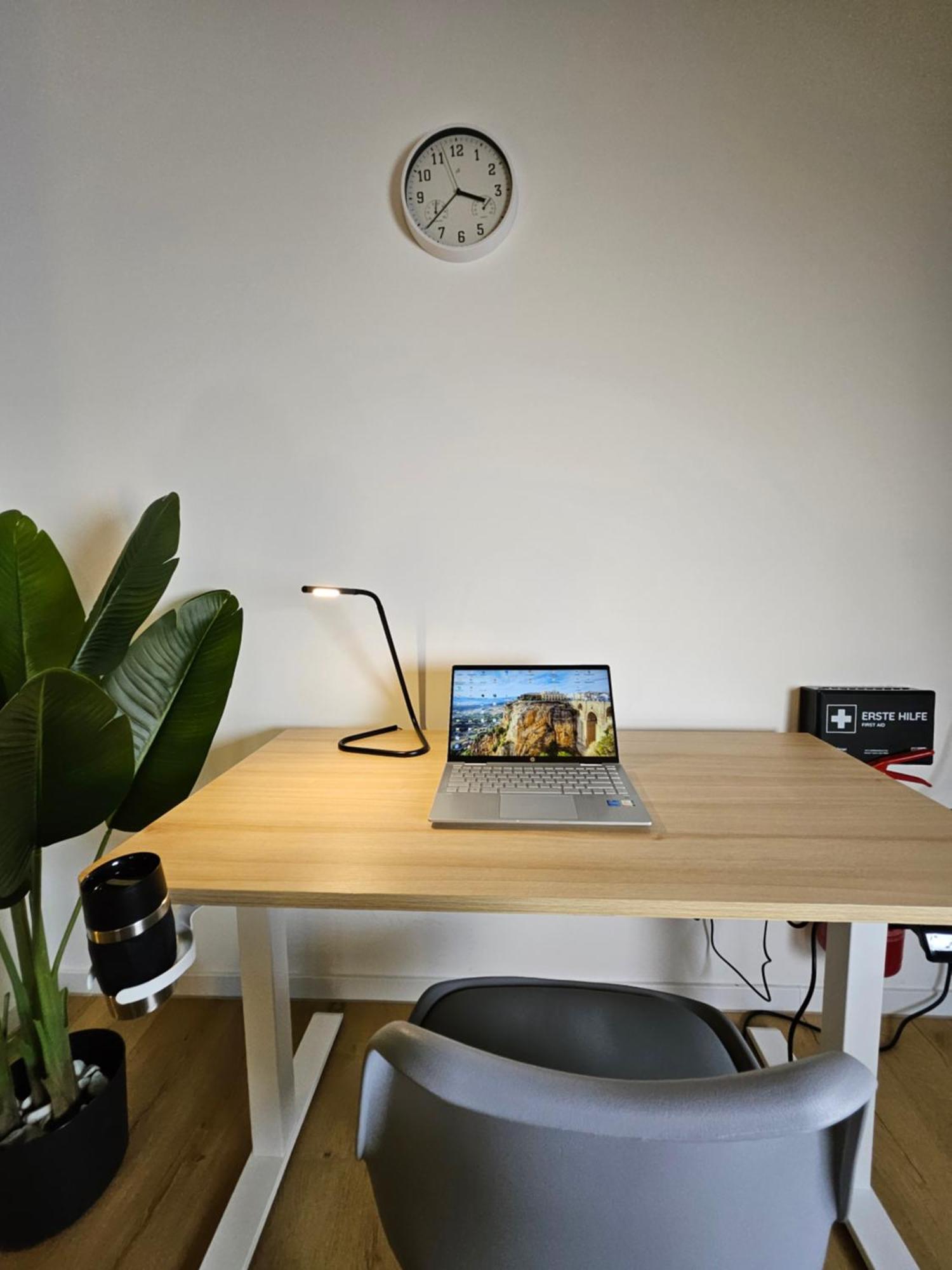 Modern Homes - Voll Ausgestatte Wohnung - Balkon - Hotelbetten - 4K Tv - Wlan メールス エクステリア 写真
