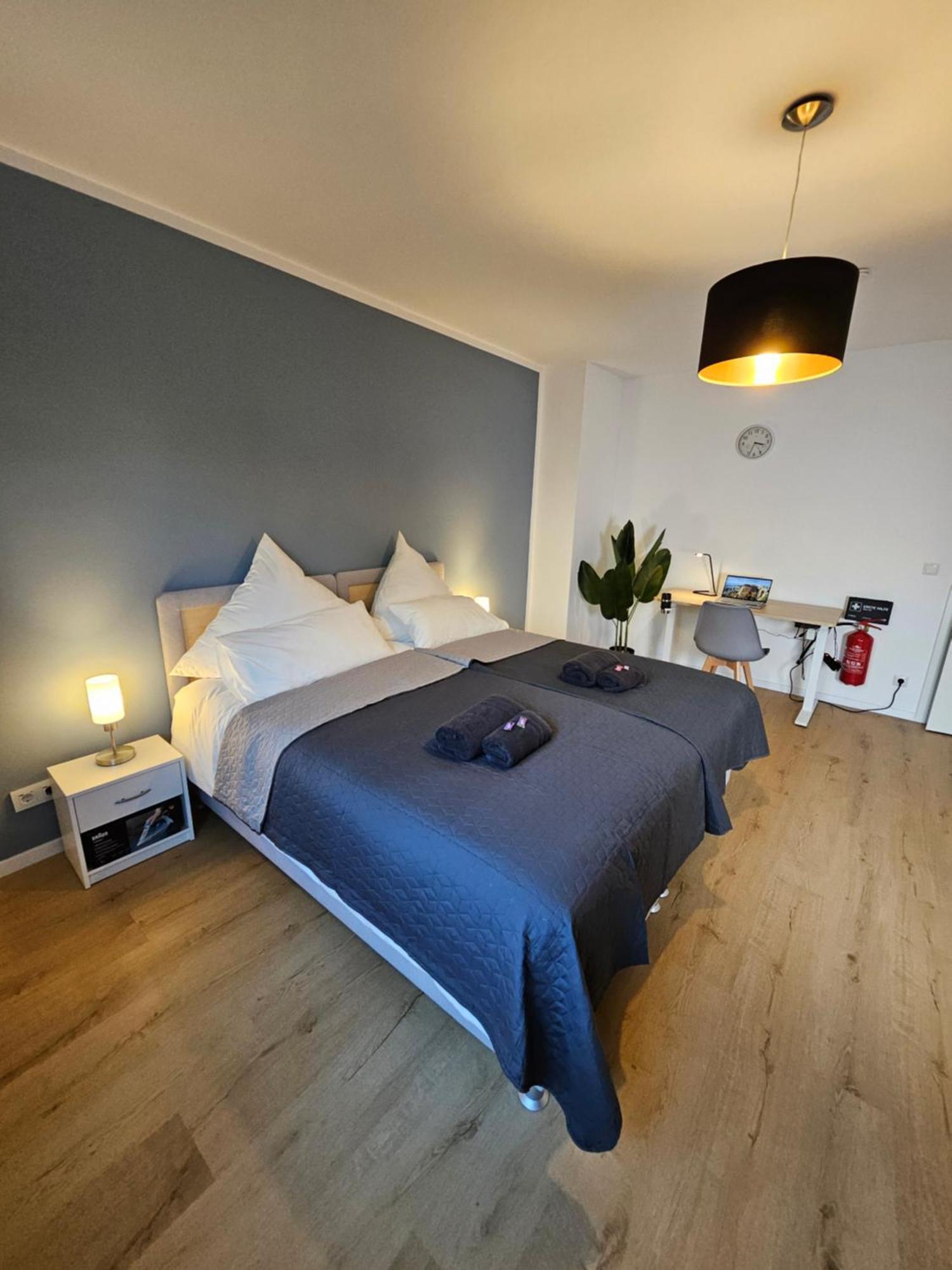 Modern Homes - Voll Ausgestatte Wohnung - Balkon - Hotelbetten - 4K Tv - Wlan メールス エクステリア 写真