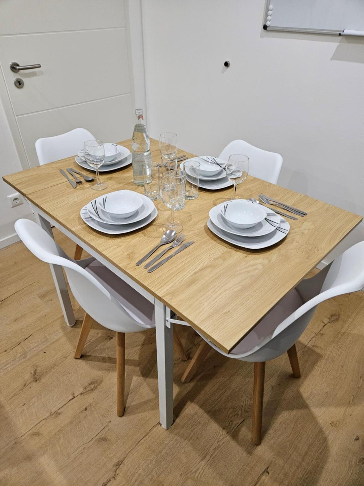 Modern Homes - Voll Ausgestatte Wohnung - Balkon - Hotelbetten - 4K Tv - Wlan メールス エクステリア 写真
