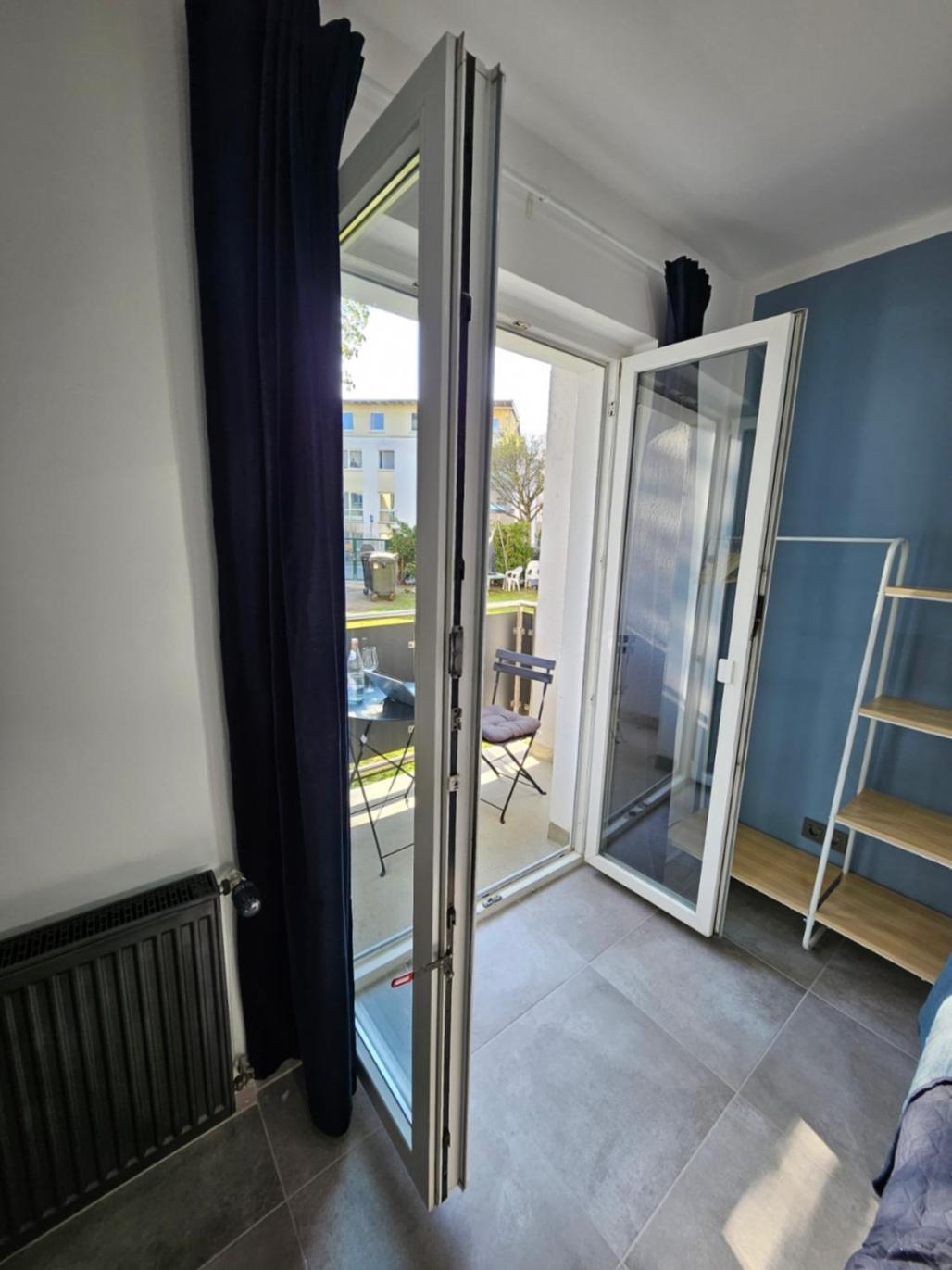 Modern Homes - Voll Ausgestatte Wohnung - Balkon - Hotelbetten - 4K Tv - Wlan メールス エクステリア 写真