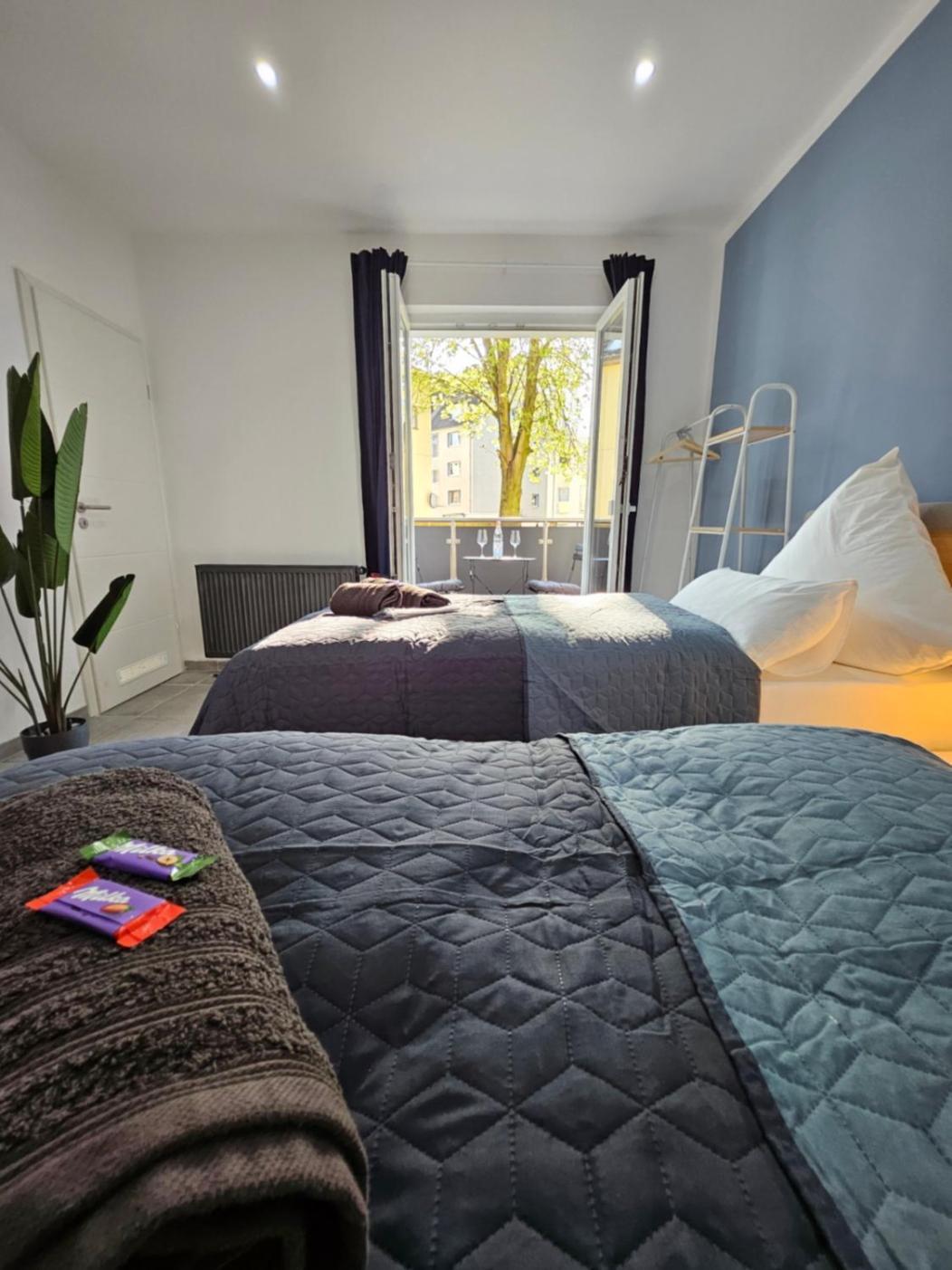 Modern Homes - Voll Ausgestatte Wohnung - Balkon - Hotelbetten - 4K Tv - Wlan メールス エクステリア 写真
