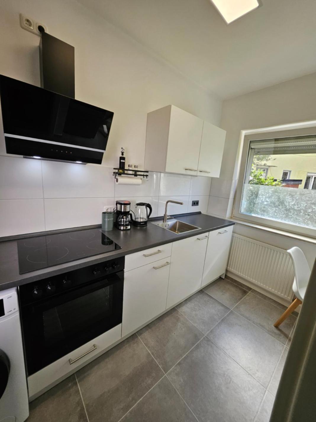 Modern Homes - Voll Ausgestatte Wohnung - Balkon - Hotelbetten - 4K Tv - Wlan メールス エクステリア 写真