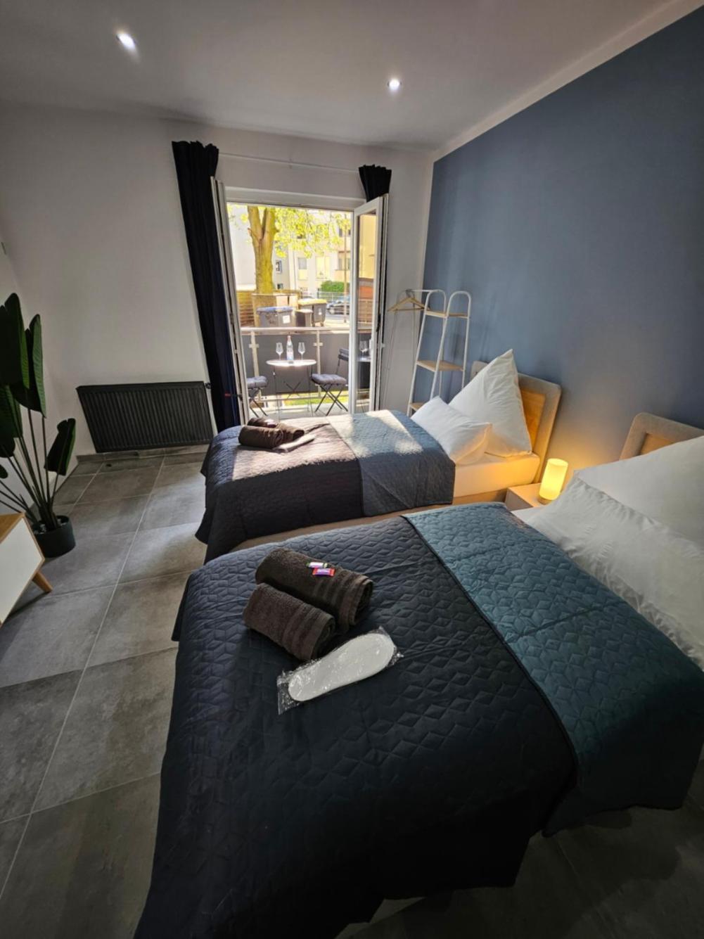 Modern Homes - Voll Ausgestatte Wohnung - Balkon - Hotelbetten - 4K Tv - Wlan メールス エクステリア 写真