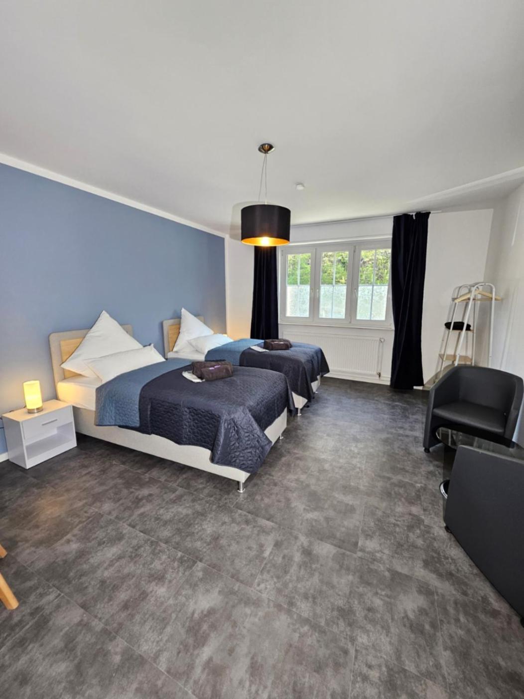 Modern Homes - Voll Ausgestatte Wohnung - Balkon - Hotelbetten - 4K Tv - Wlan メールス エクステリア 写真