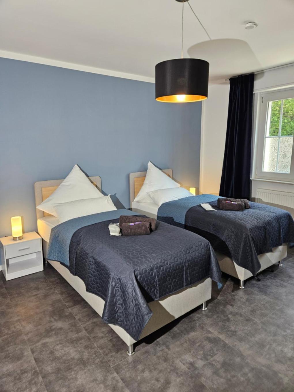 Modern Homes - Voll Ausgestatte Wohnung - Balkon - Hotelbetten - 4K Tv - Wlan メールス エクステリア 写真