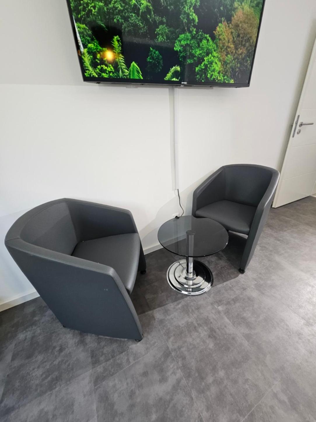Modern Homes - Voll Ausgestatte Wohnung - Balkon - Hotelbetten - 4K Tv - Wlan メールス エクステリア 写真