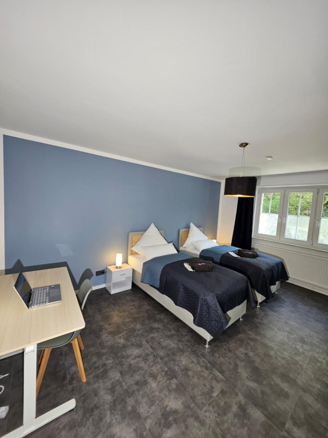 Modern Homes - Voll Ausgestatte Wohnung - Balkon - Hotelbetten - 4K Tv - Wlan メールス エクステリア 写真