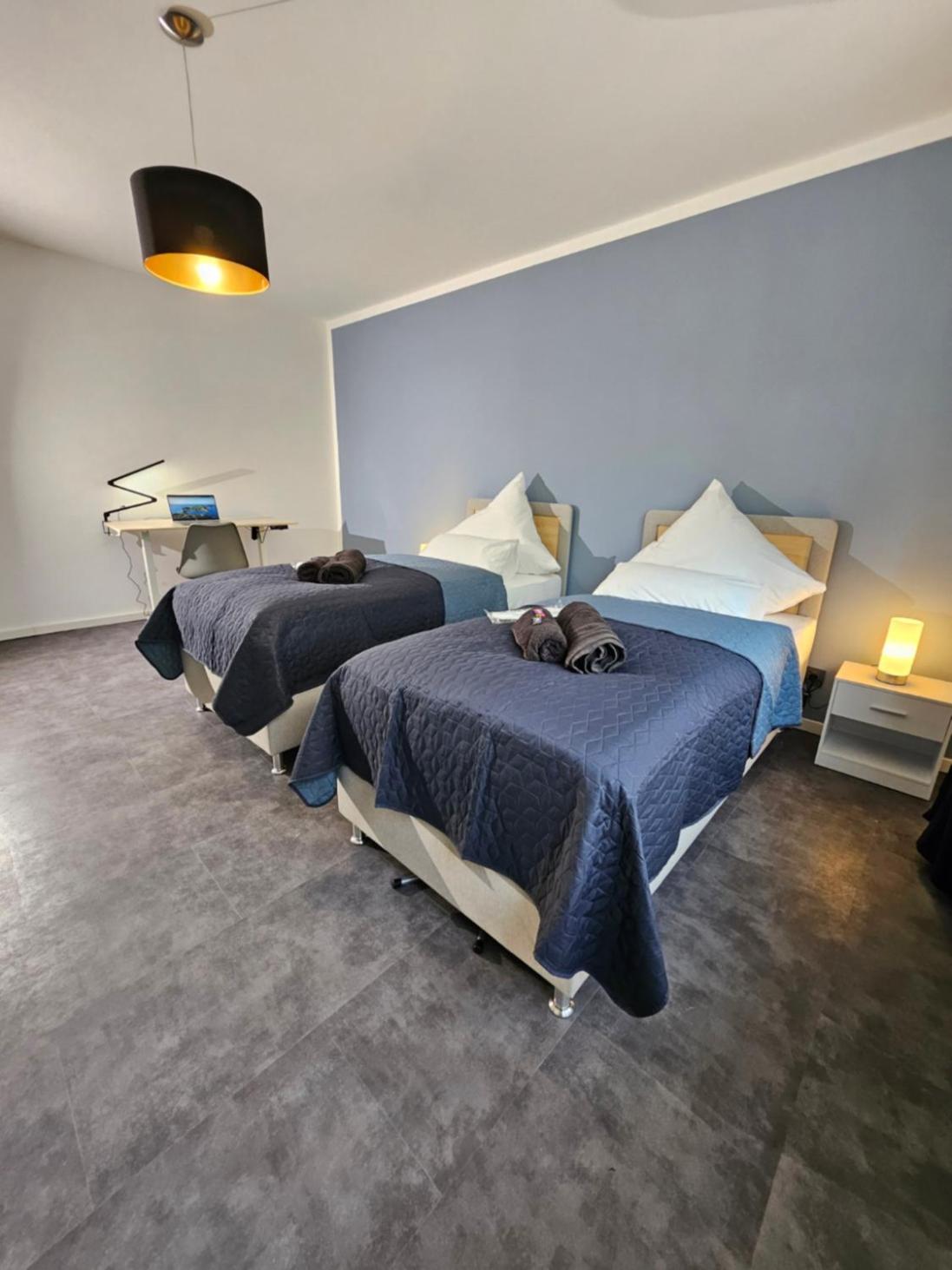 Modern Homes - Voll Ausgestatte Wohnung - Balkon - Hotelbetten - 4K Tv - Wlan メールス エクステリア 写真