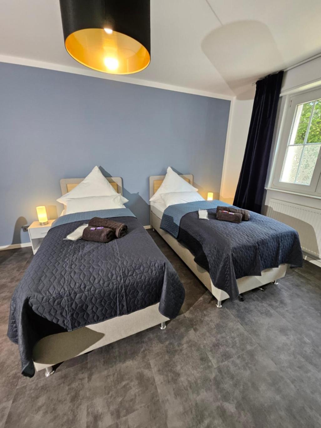 Modern Homes - Voll Ausgestatte Wohnung - Balkon - Hotelbetten - 4K Tv - Wlan メールス エクステリア 写真