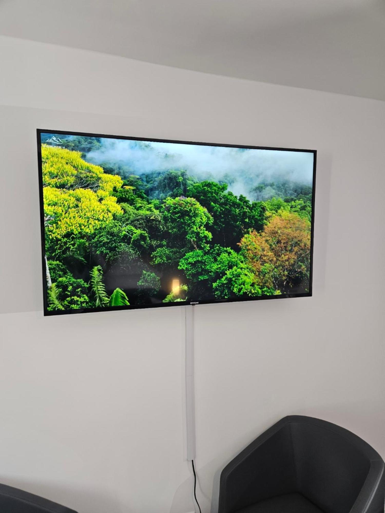 Modern Homes - Voll Ausgestatte Wohnung - Balkon - Hotelbetten - 4K Tv - Wlan メールス エクステリア 写真
